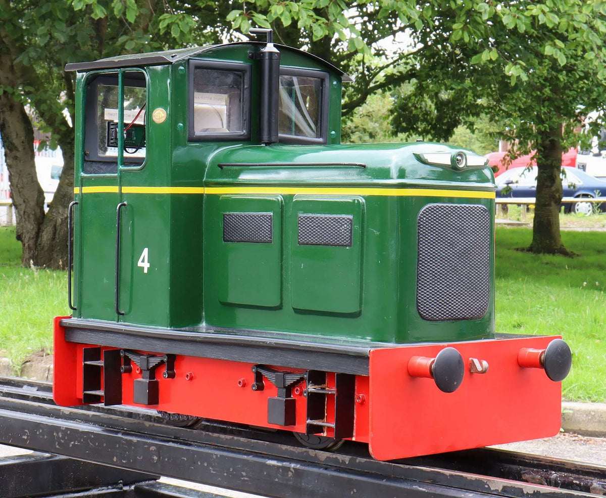 5 inch narrow gauge Maxitrak "Simplicity" 0-4-0 battery electric