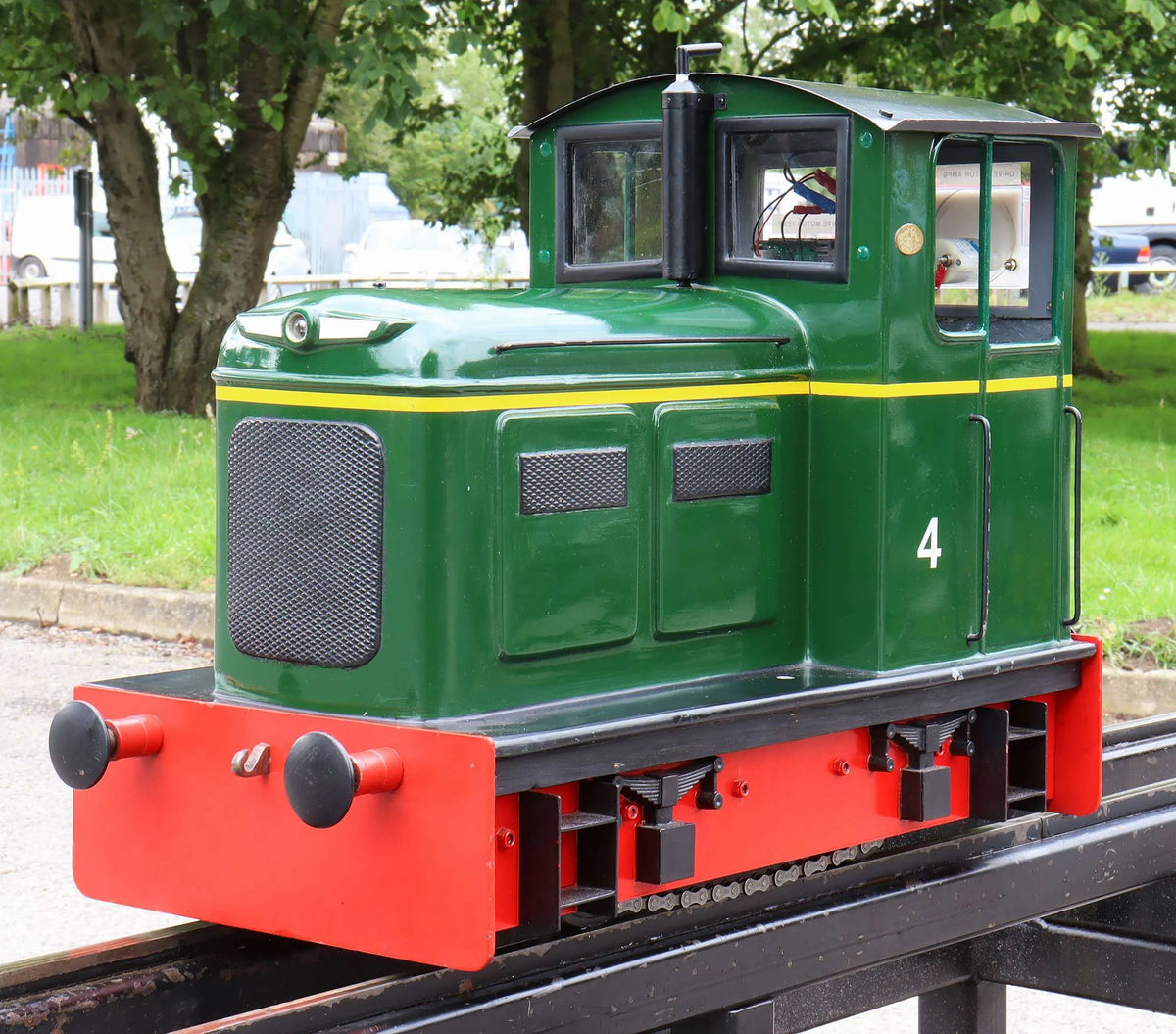 5 inch narrow gauge Maxitrak "Simplicity" 0-4-0 battery electric