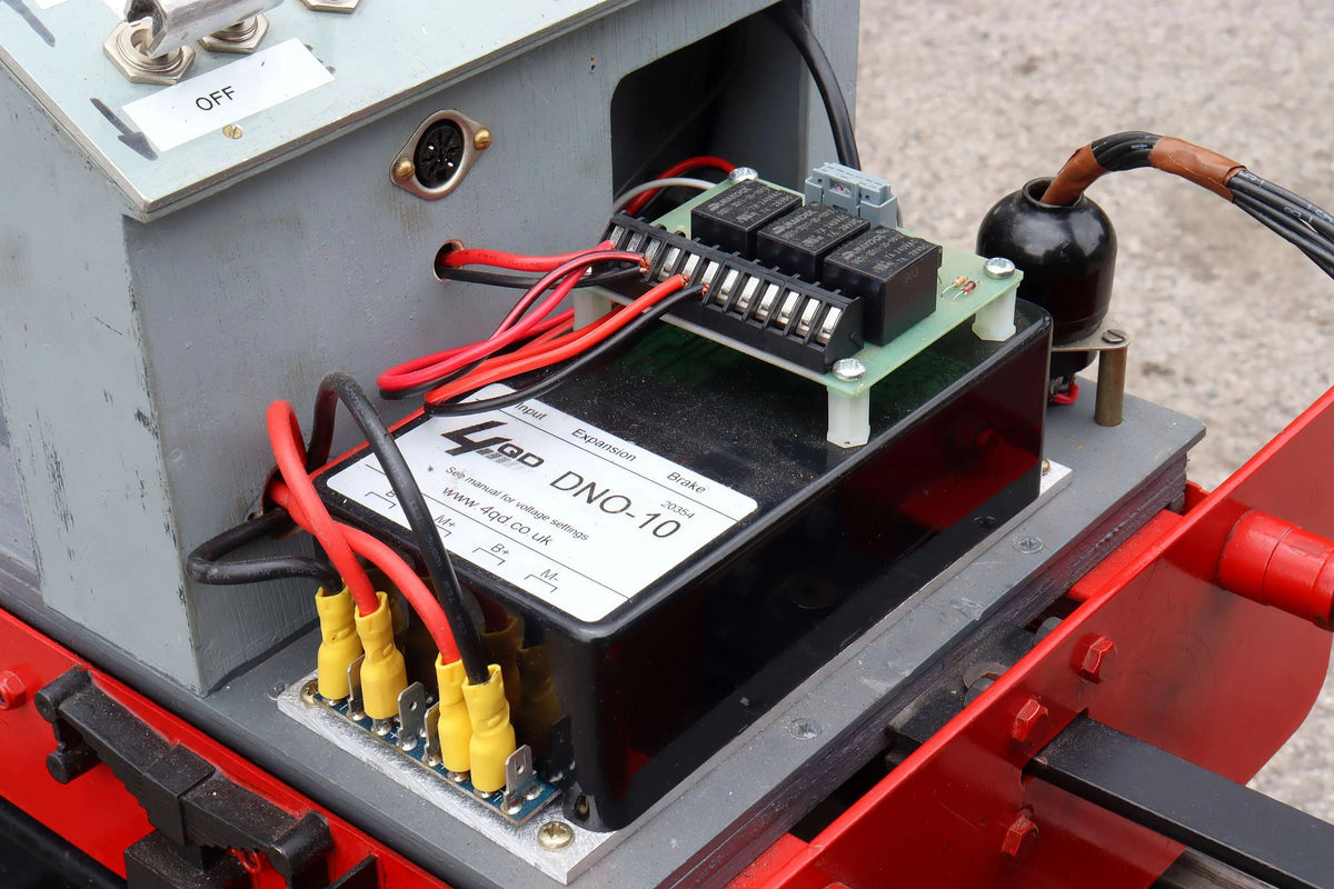 5 inch narrow gauge Maxitrak "Simplicity" 0-4-0 battery electric