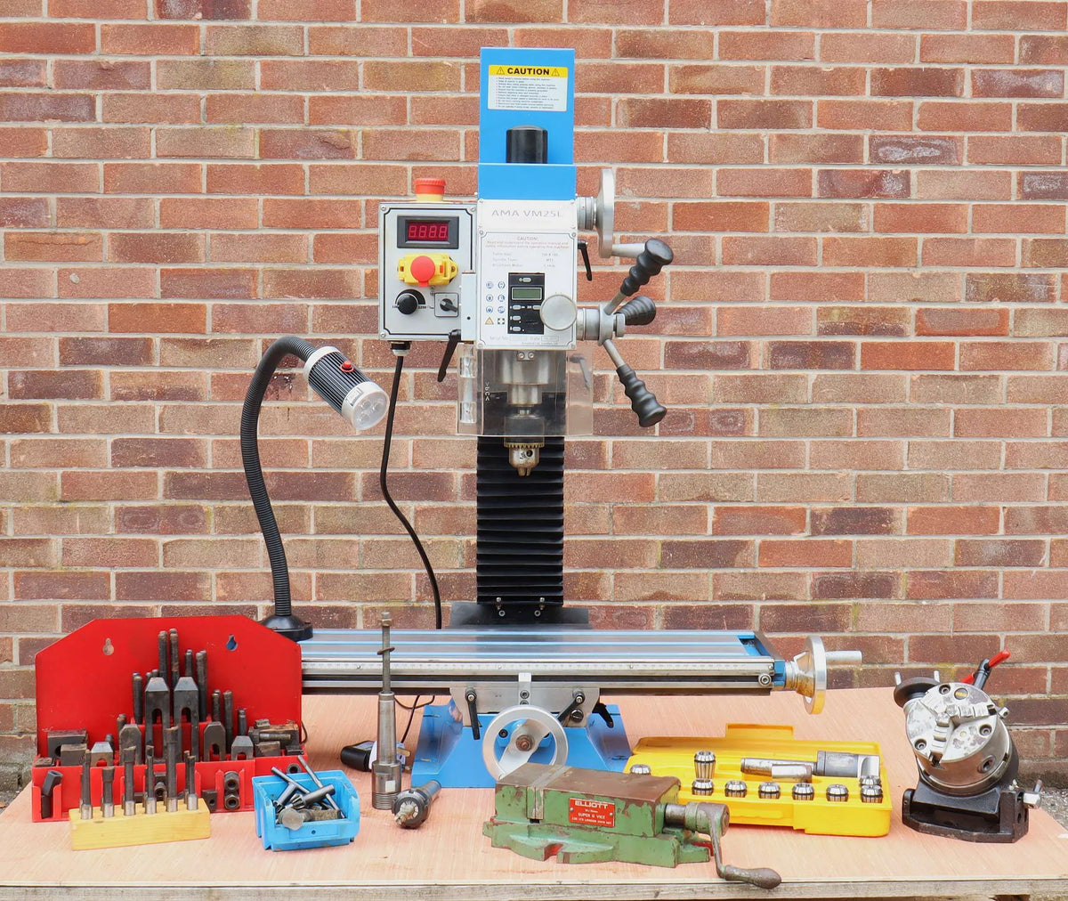 AMA VM25L vertical milling machine