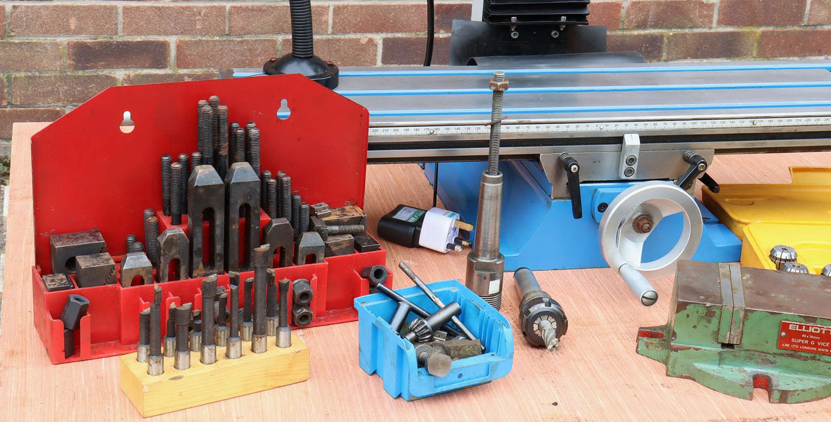 AMA VM25L vertical milling machine