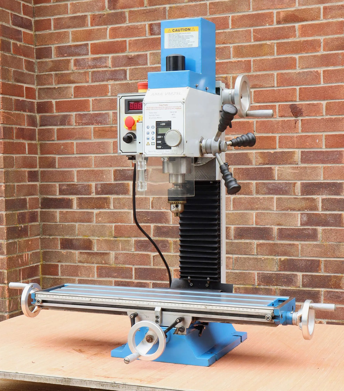 AMA VM25L vertical milling machine