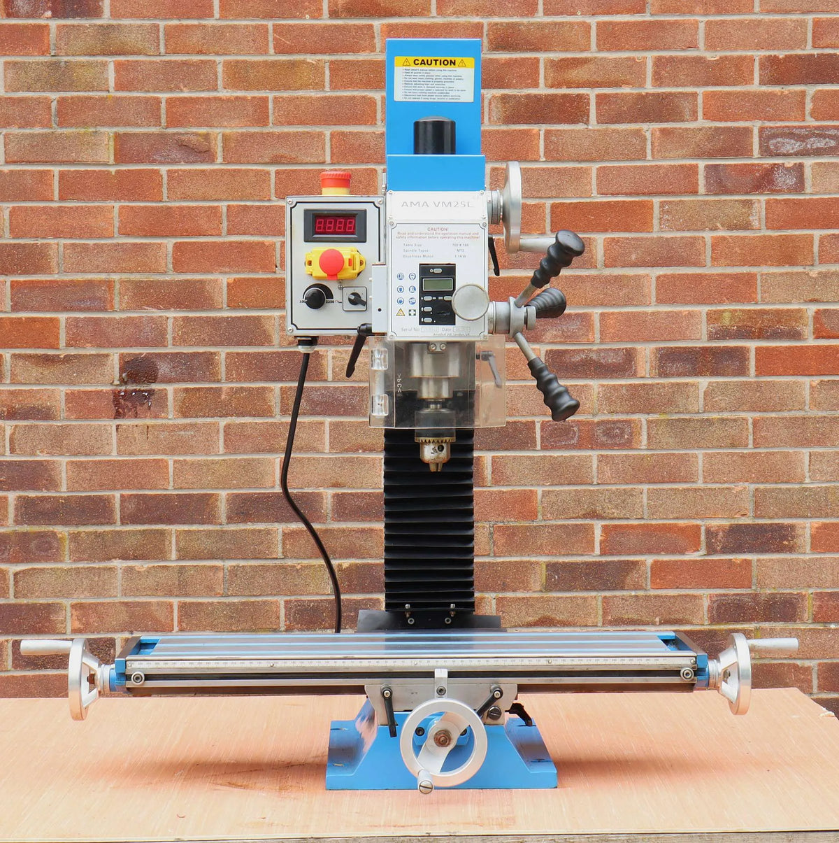 AMA VM25L vertical milling machine