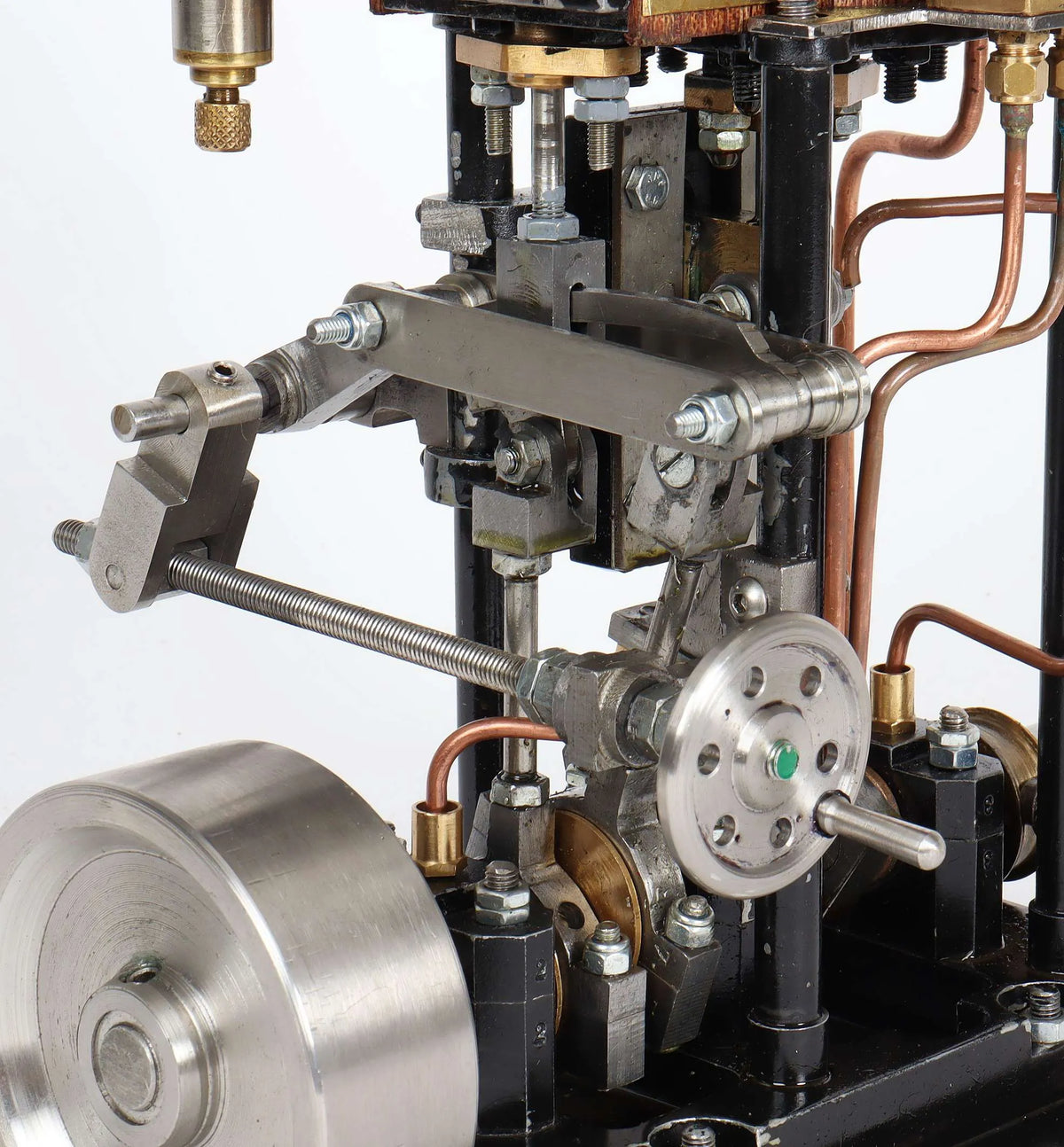 Single cylinder vertical engine