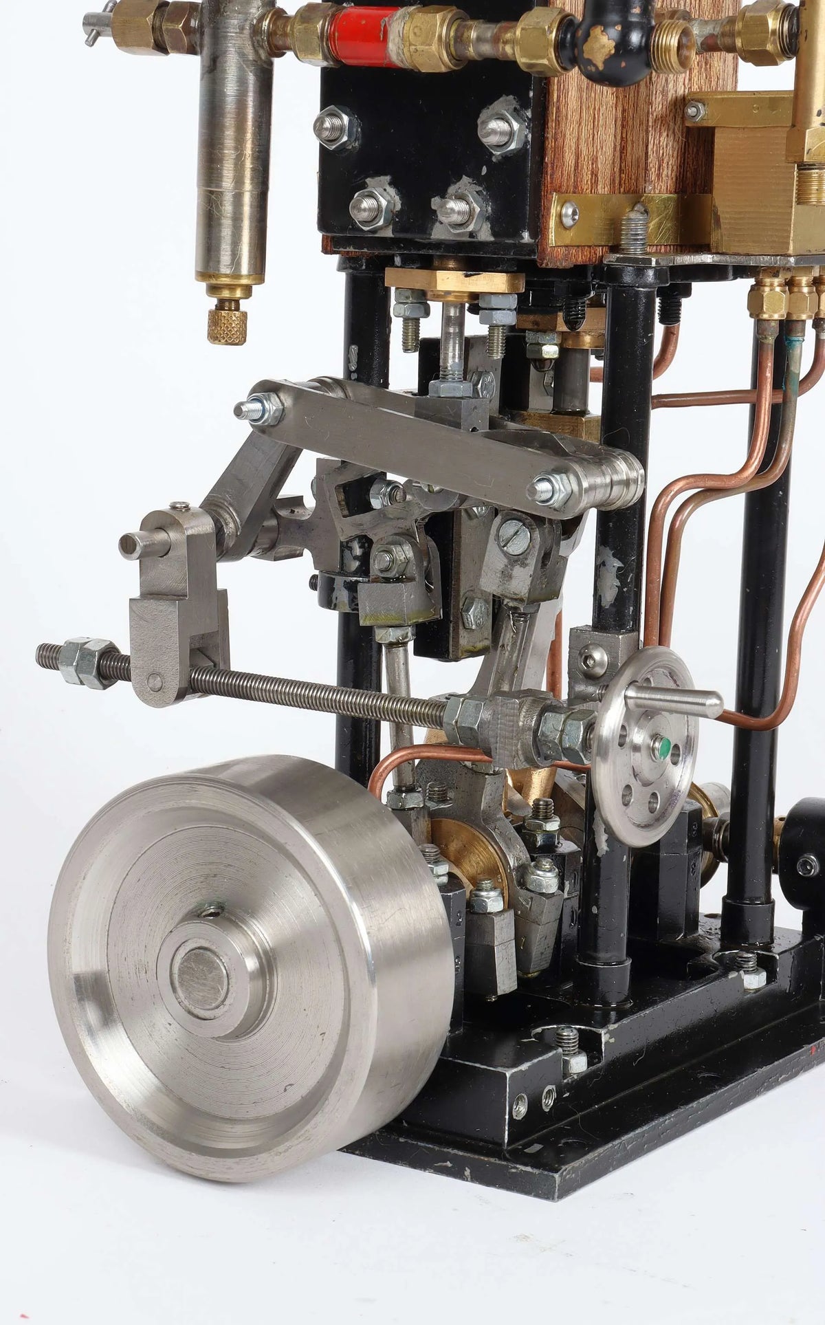 Single cylinder vertical engine
