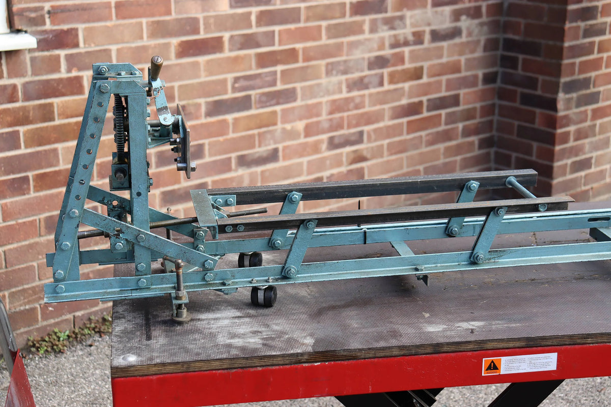 Rotating locomotive stand
