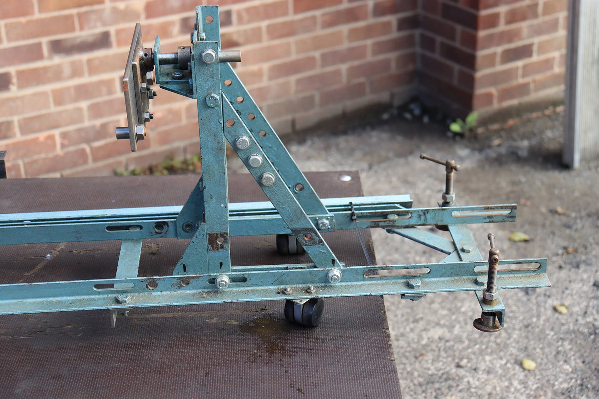 Rotating locomotive stand