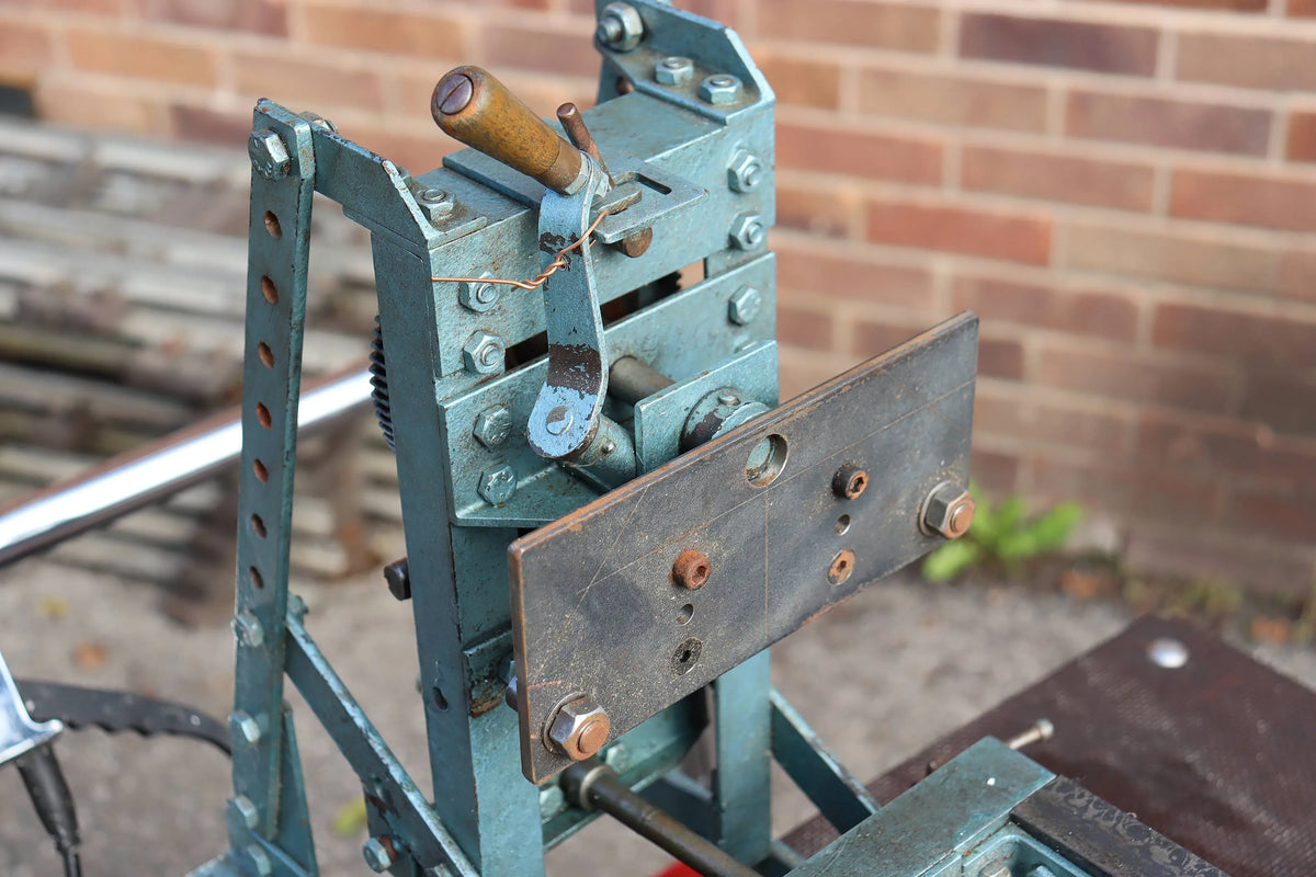 Rotating locomotive stand