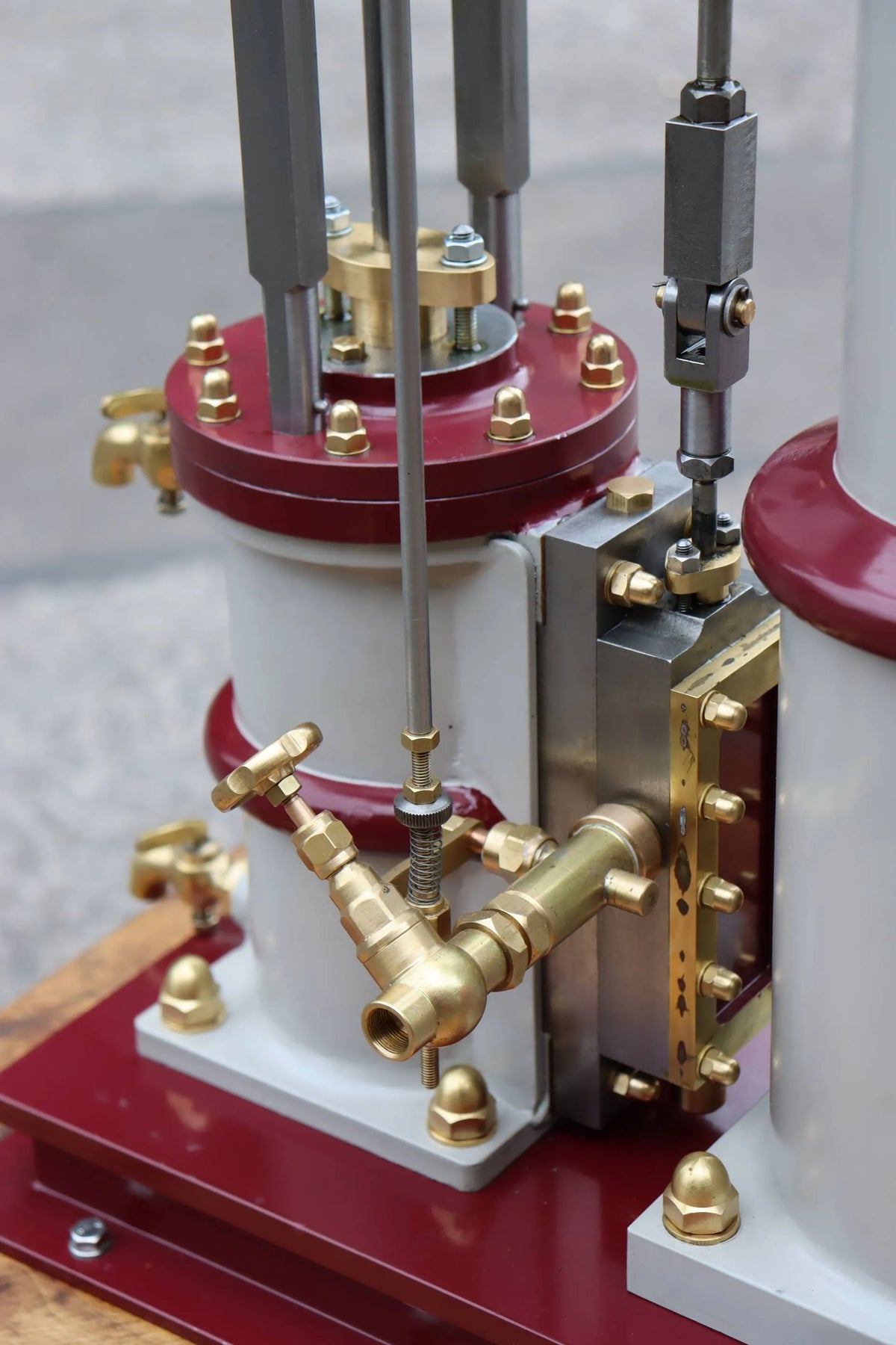 Award-winning large vertical engine