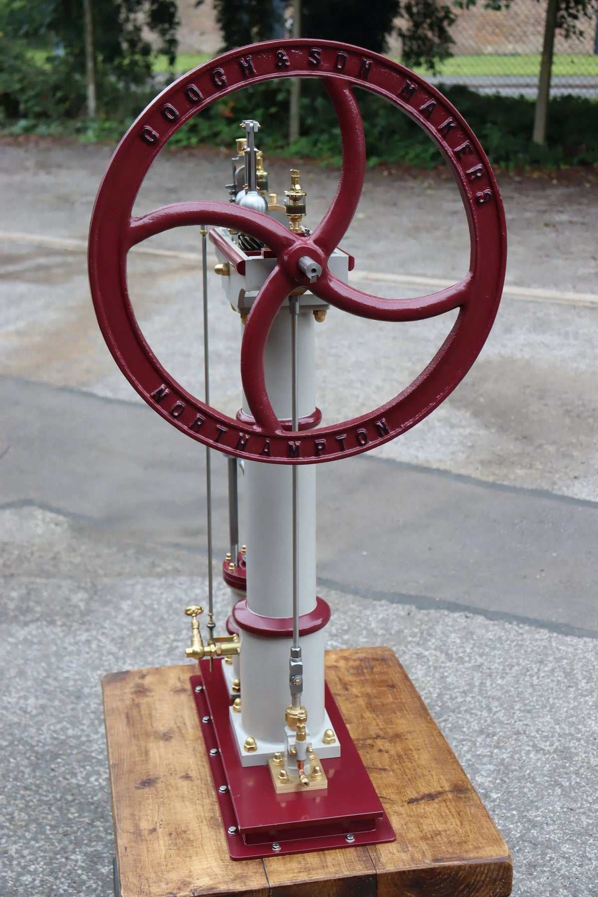 Award-winning large vertical engine