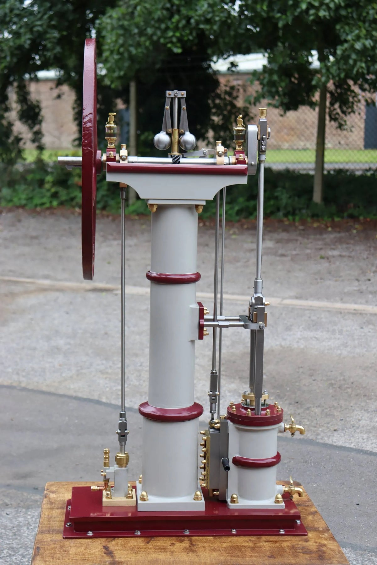 Award-winning large vertical engine