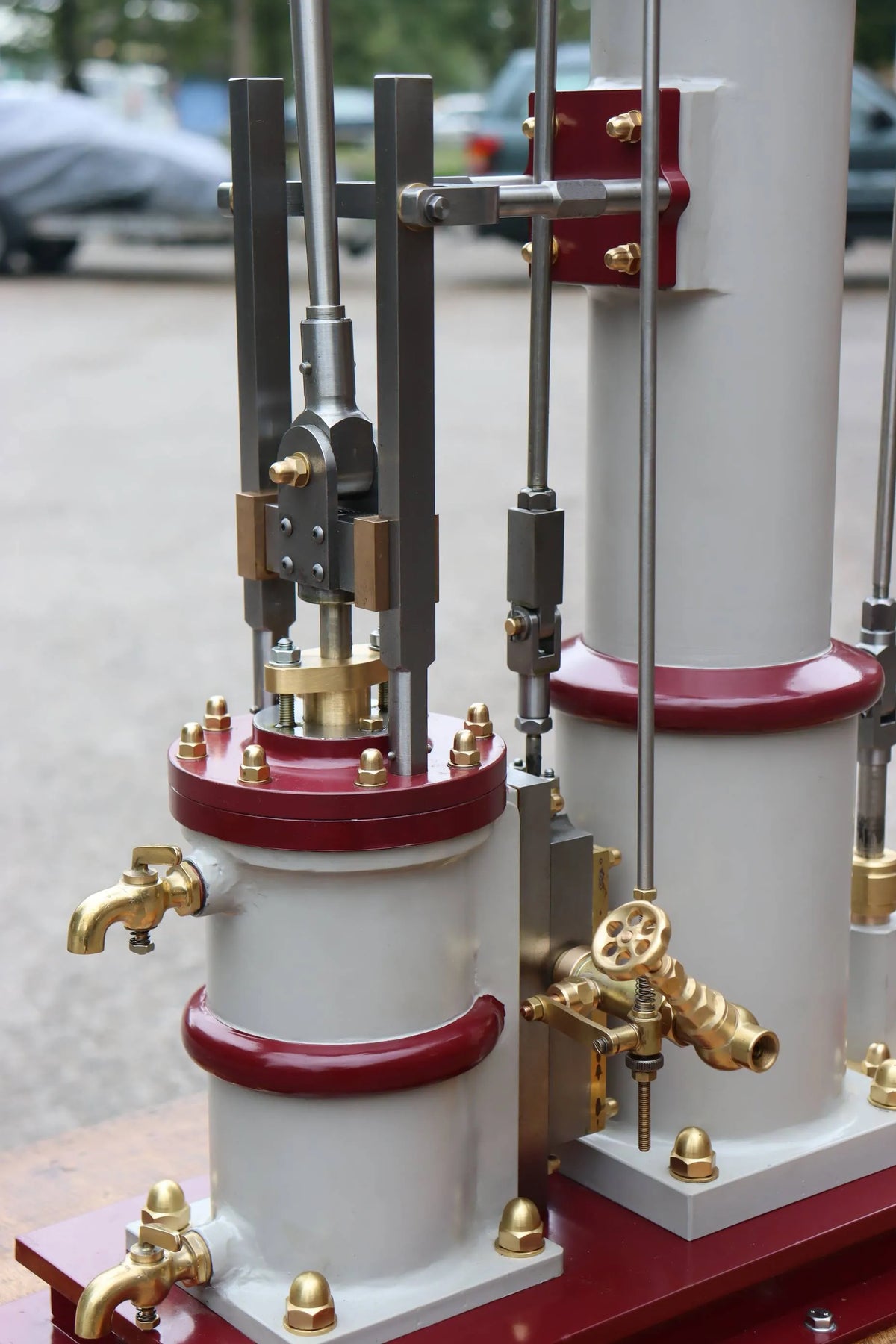 Award-winning large vertical engine