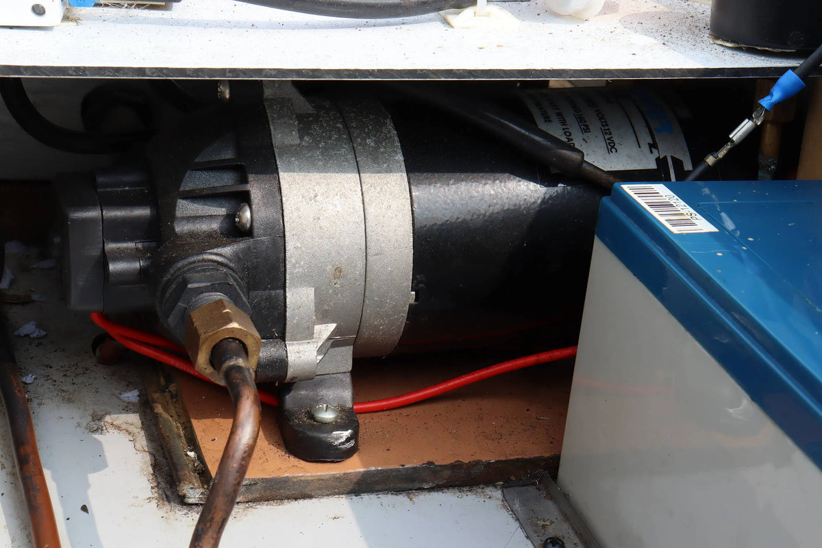 7 1/4 inch gauge driving truck with vacuum & boiler feed pumps