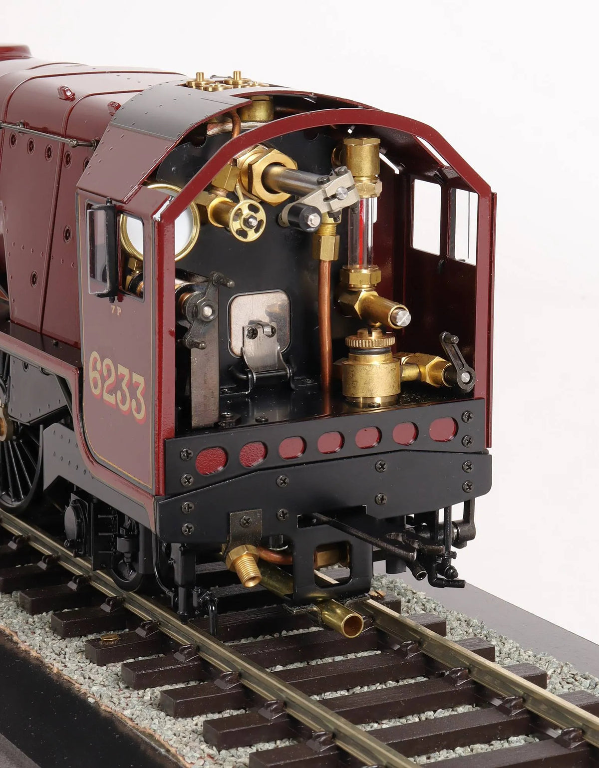Gauge 1 Aster "Duchess of Sutherland" with display case