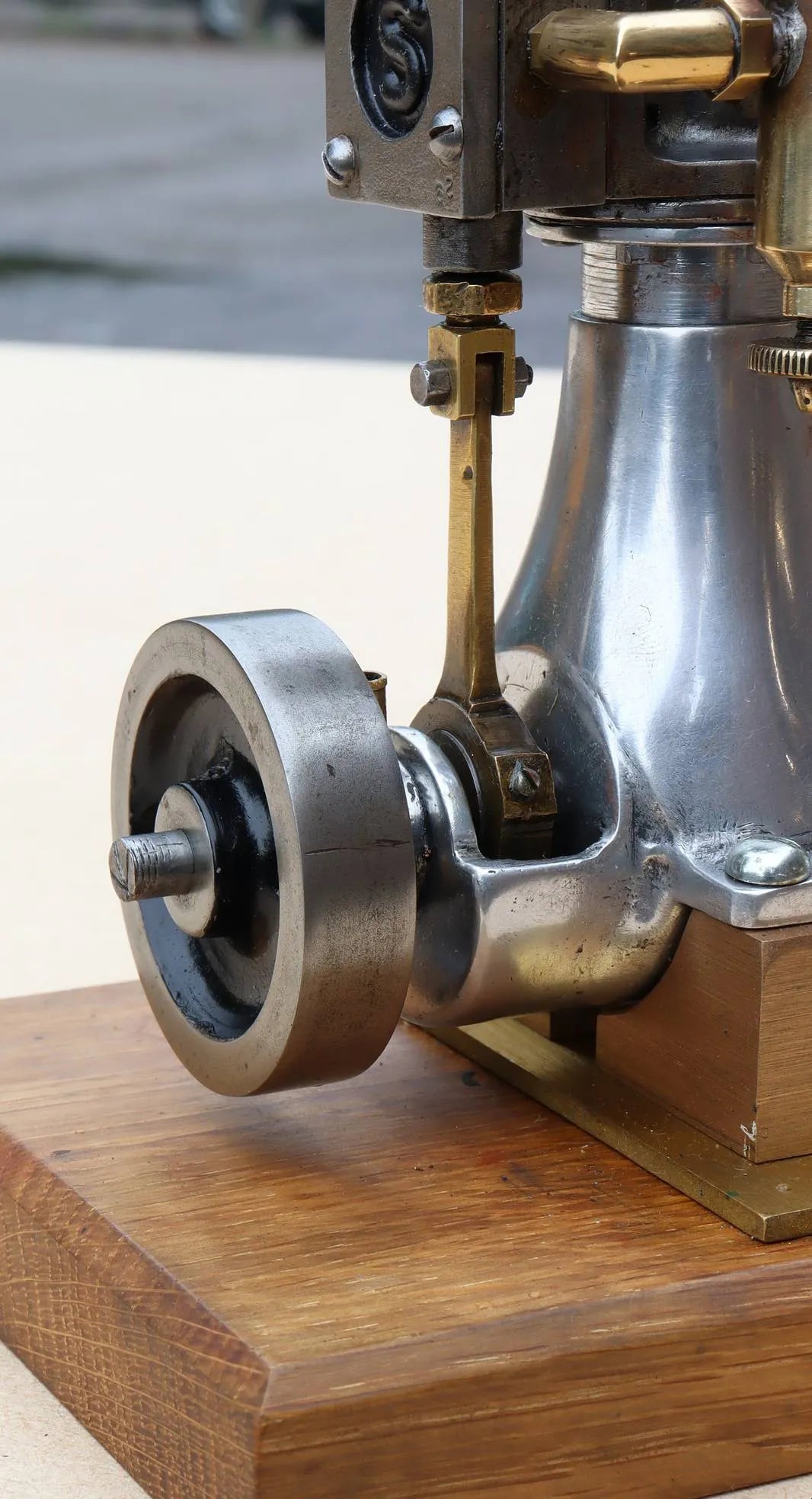 Stuart "BB" vertical engine