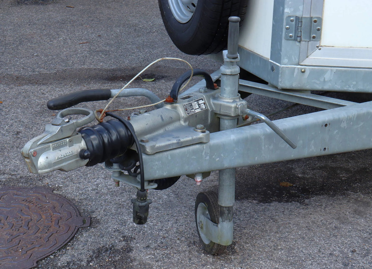 Ifor Williams BV105 twin axle box van trailer