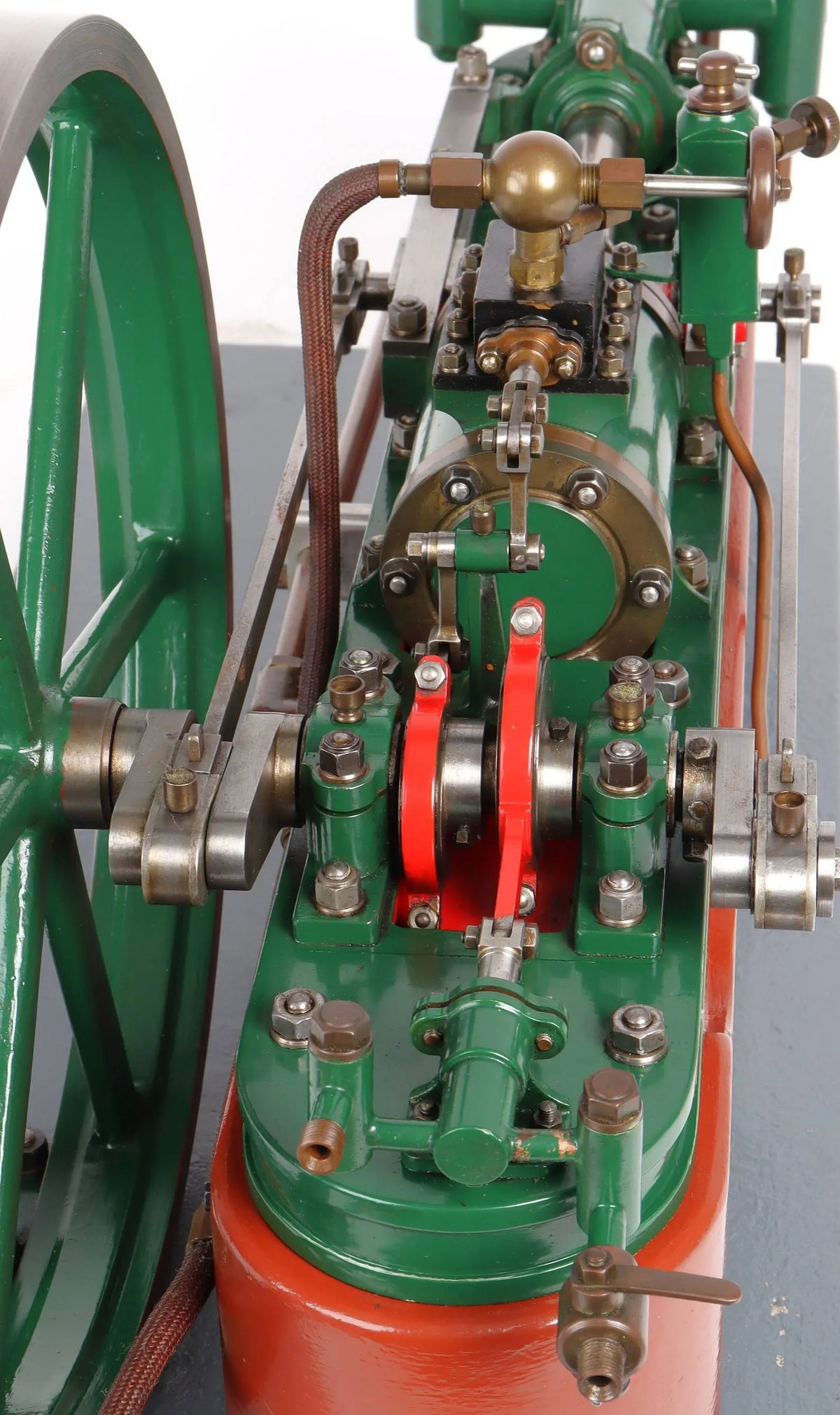 Horizontal pumping engine