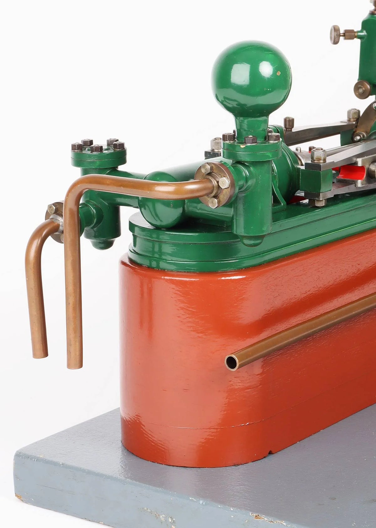 Horizontal pumping engine