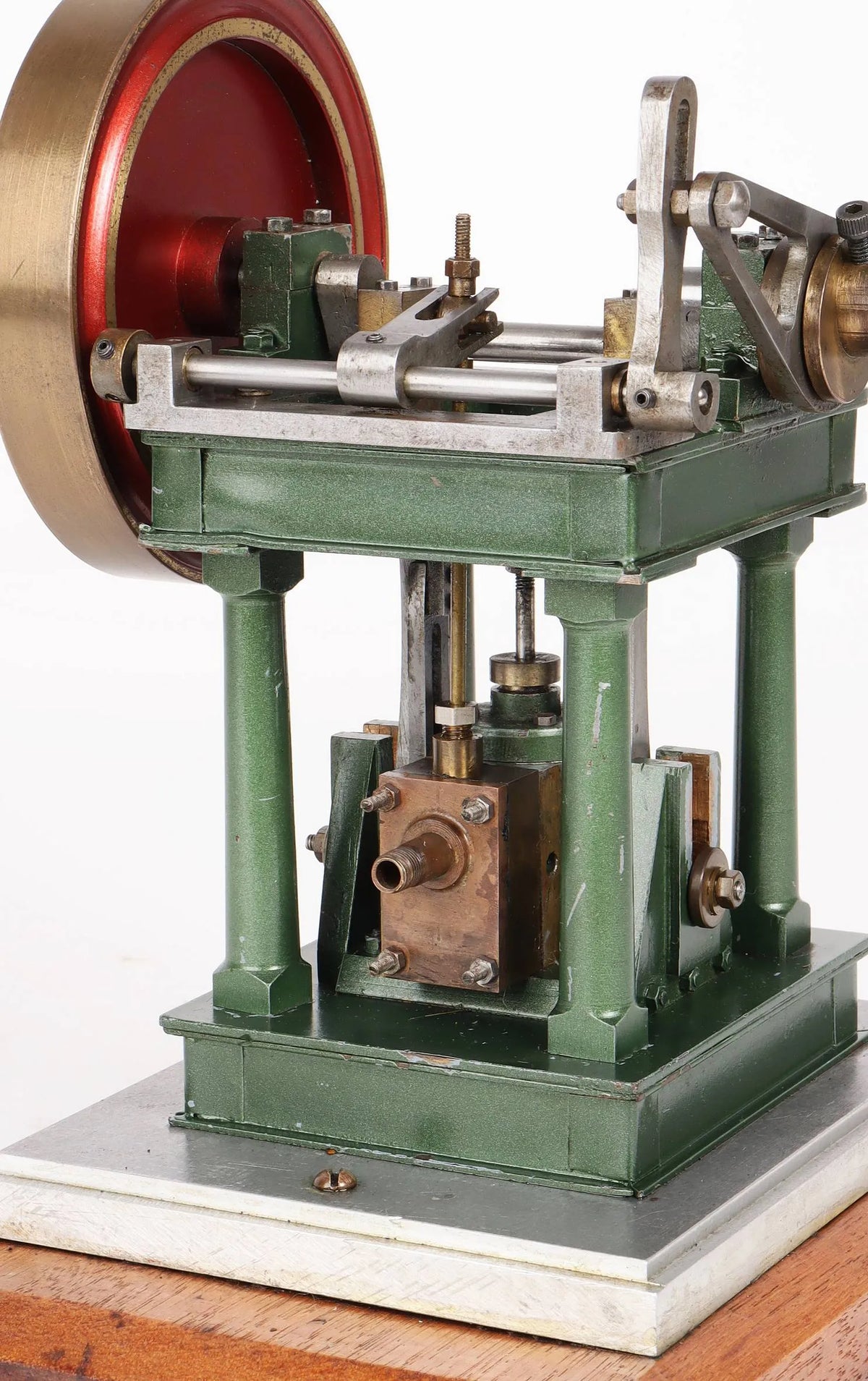Four pillar vertical engine