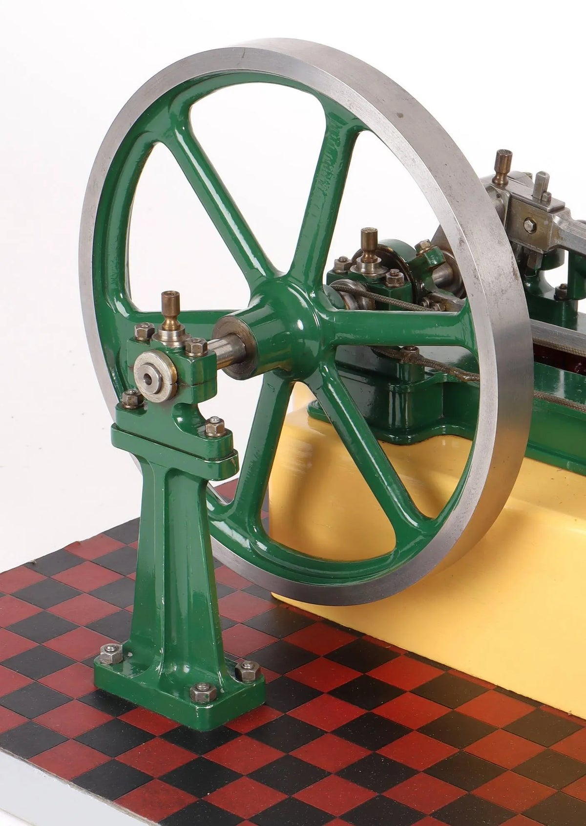 Horizontal mill engine with governor
