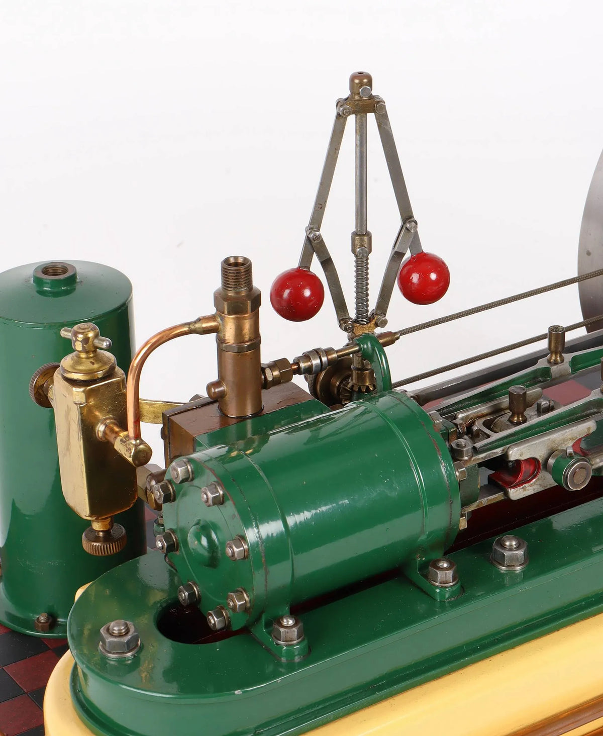 Horizontal mill engine with governor