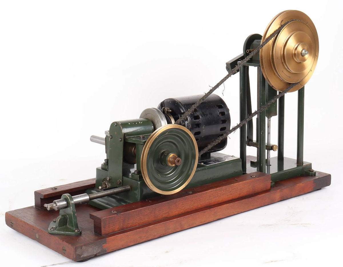 Vintage ventilator with variable stroke pump