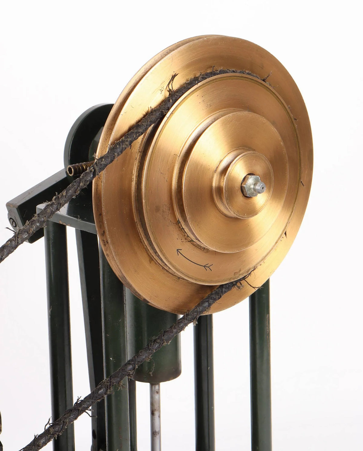 Vintage ventilator with variable stroke pump