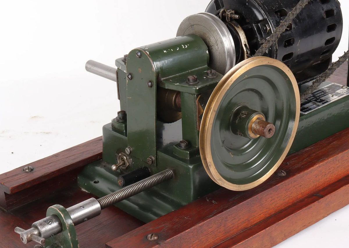 Vintage ventilator with variable stroke pump