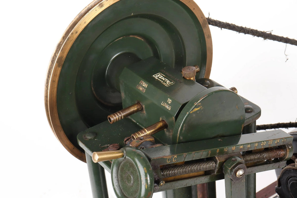 Vintage ventilator with variable stroke pump