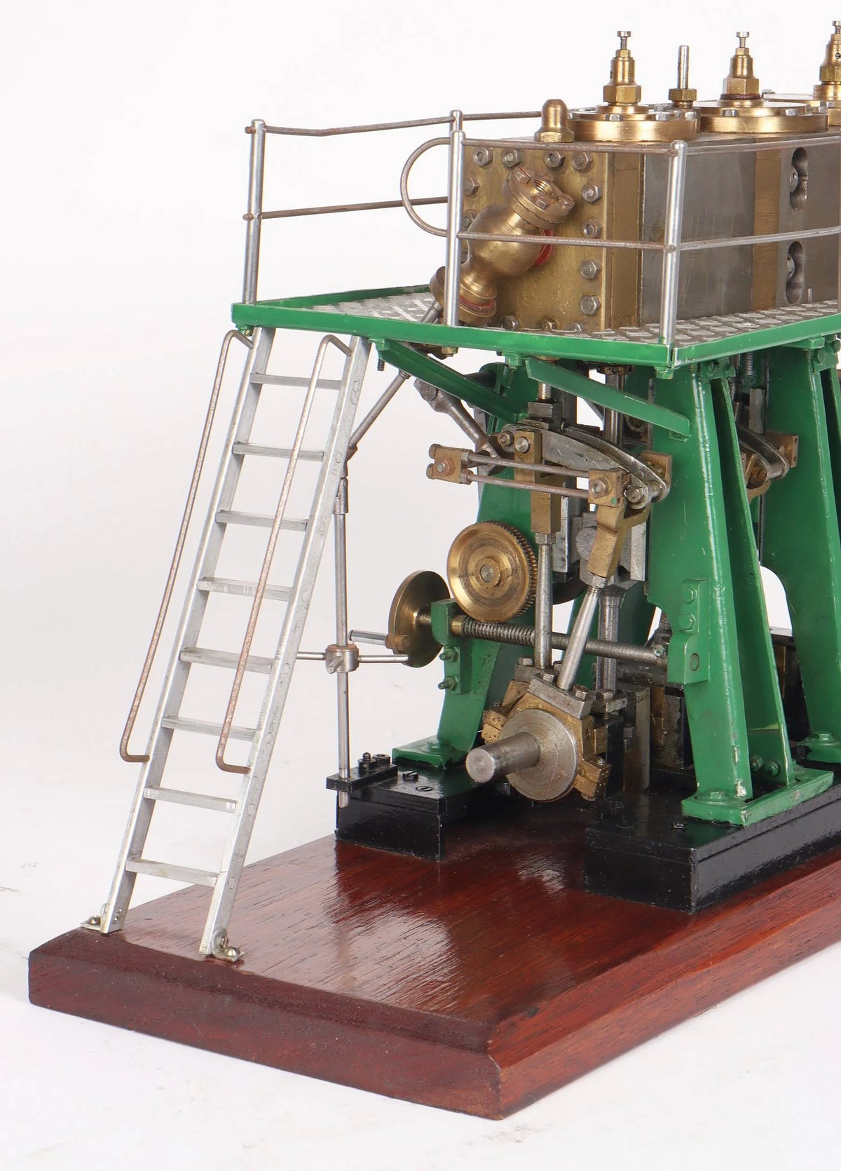 Triple expansion engine with Stephensons reversing gear