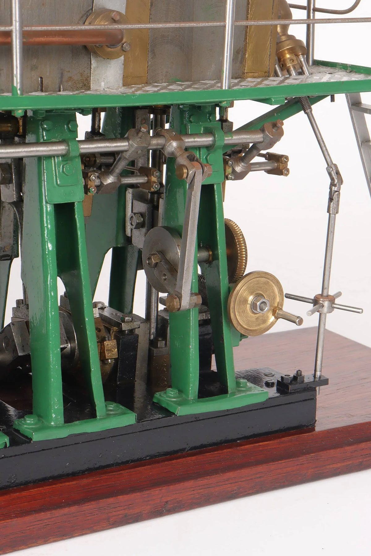 Triple expansion engine with Stephensons reversing gear