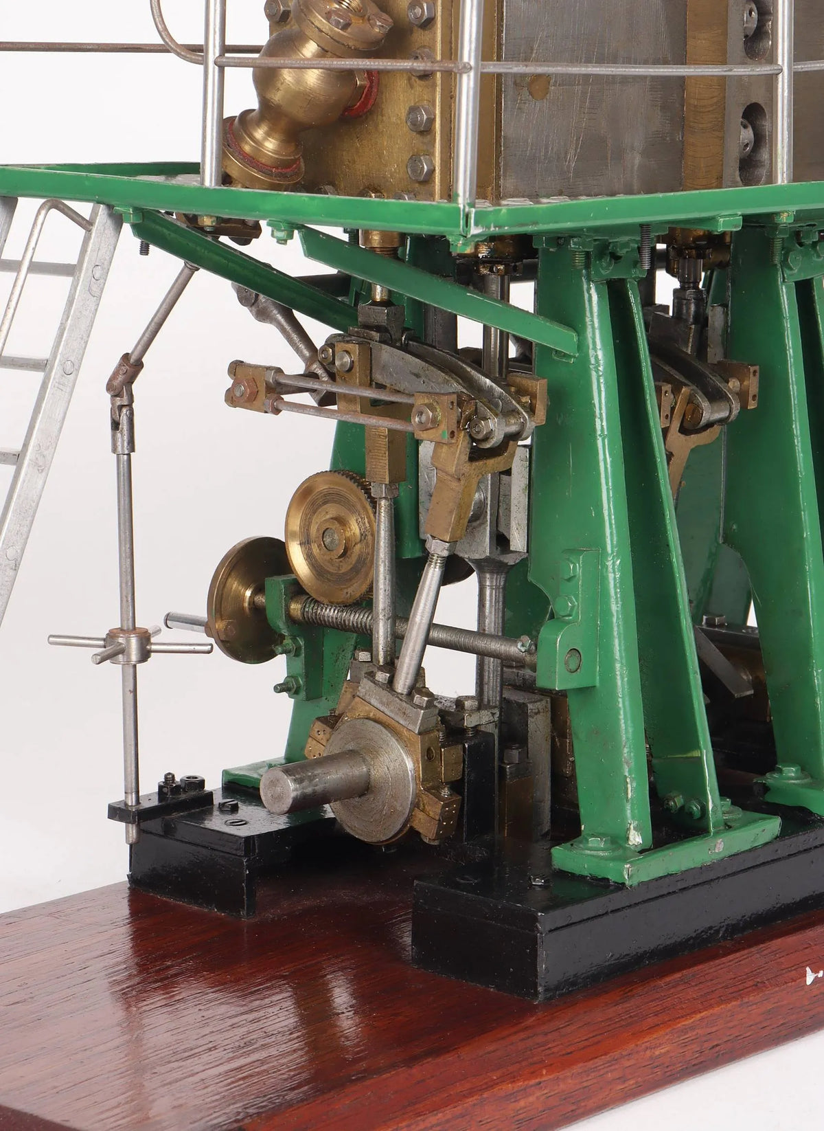 Triple expansion engine with Stephensons reversing gear
