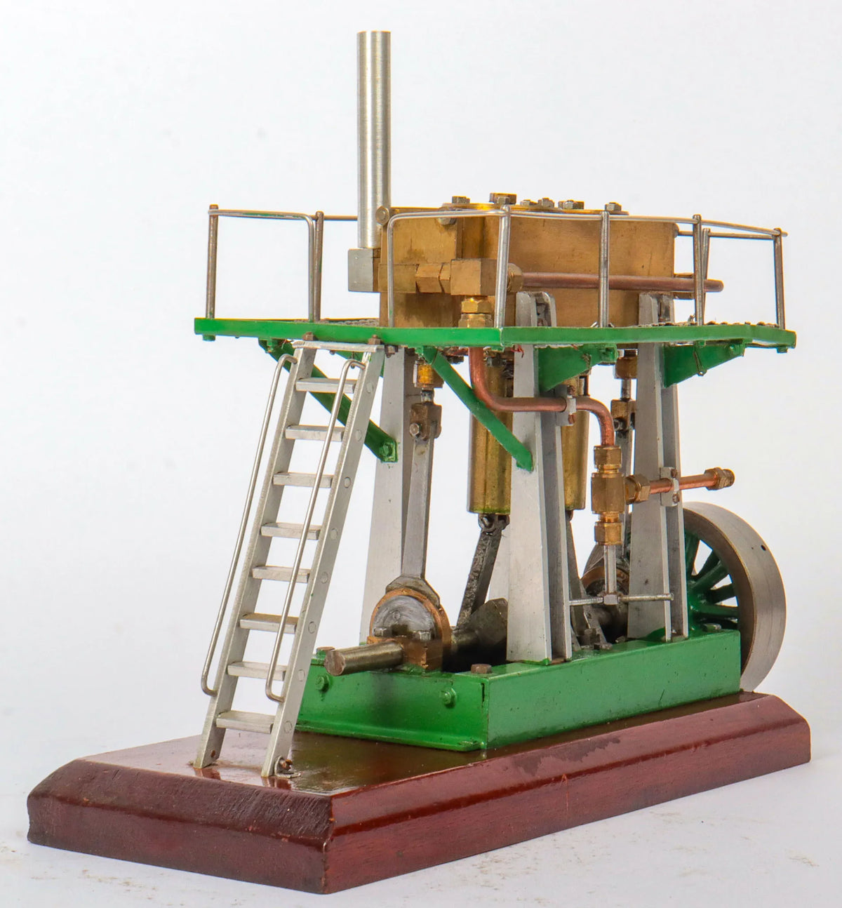 Twin cylinder vertical engine with slip eccentric reversing gear