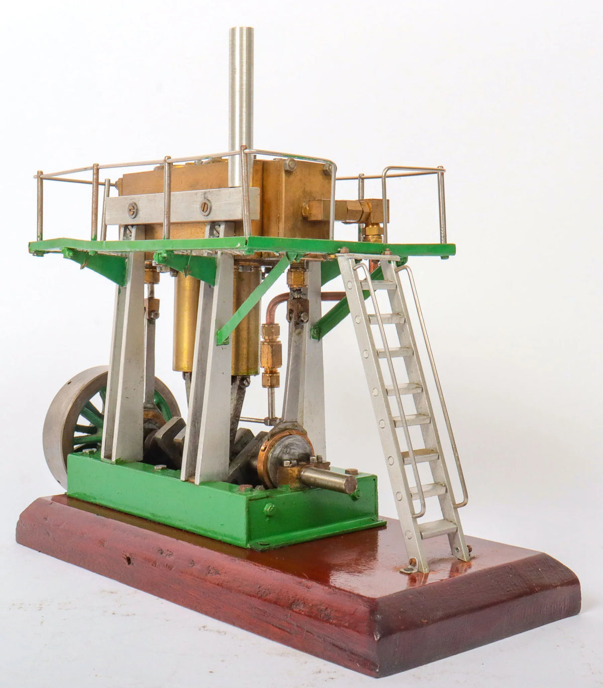 Twin cylinder vertical engine with slip eccentric reversing gear