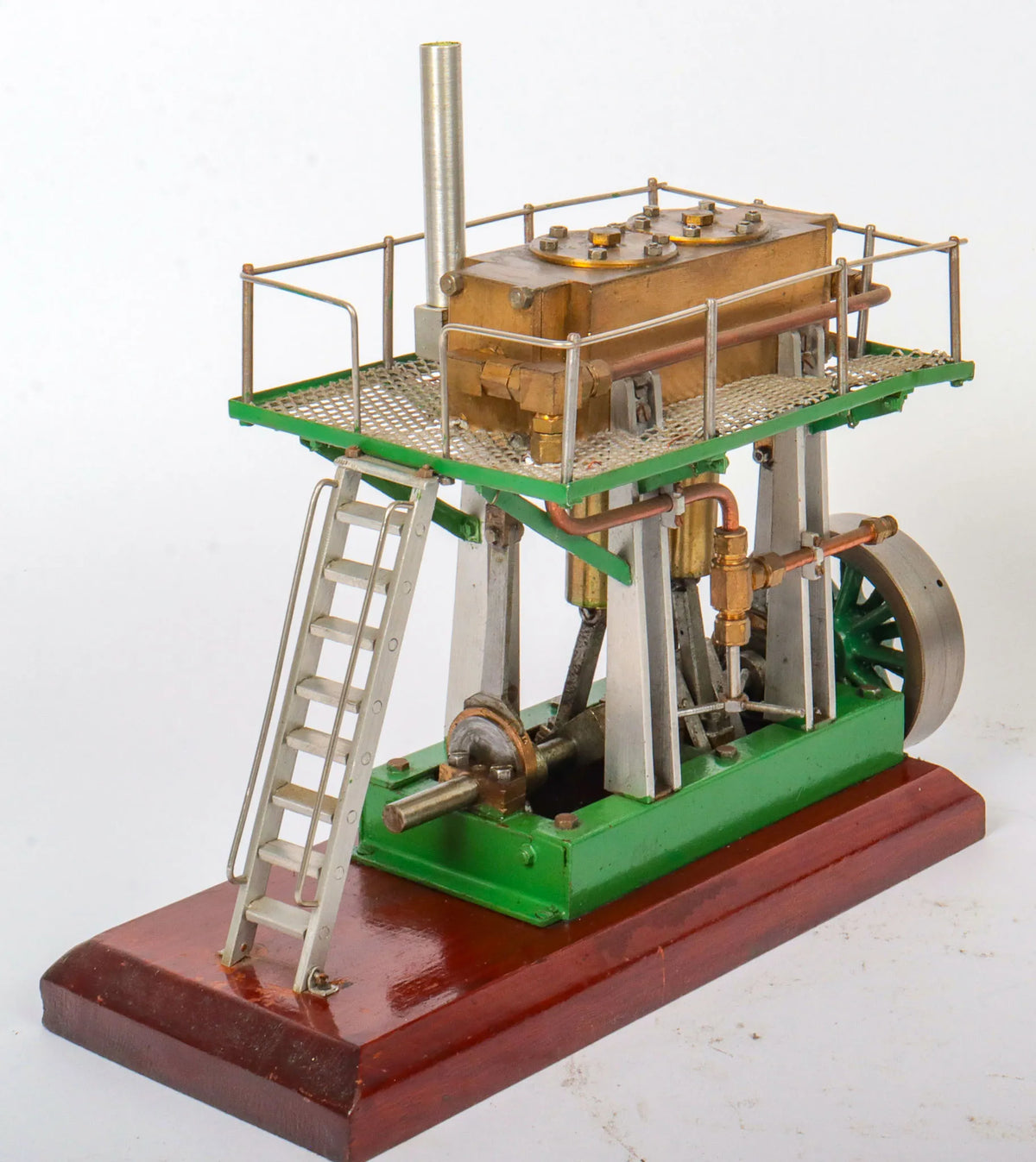 Twin cylinder vertical engine with slip eccentric reversing gear