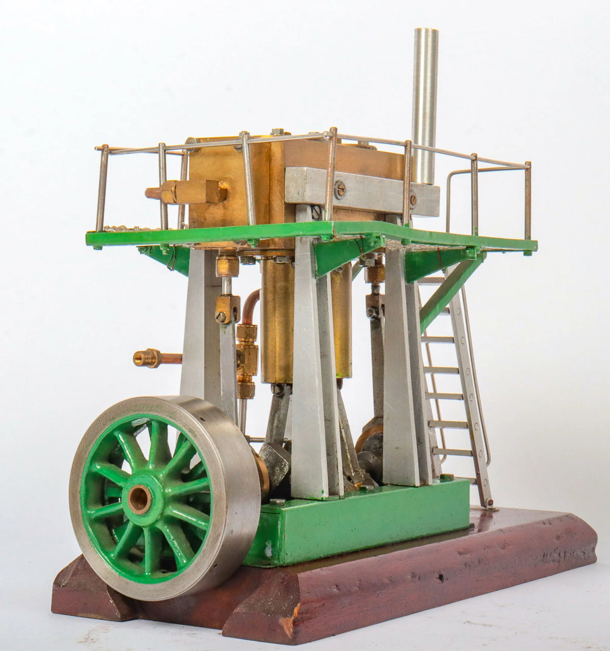 Twin cylinder vertical engine with slip eccentric reversing gear