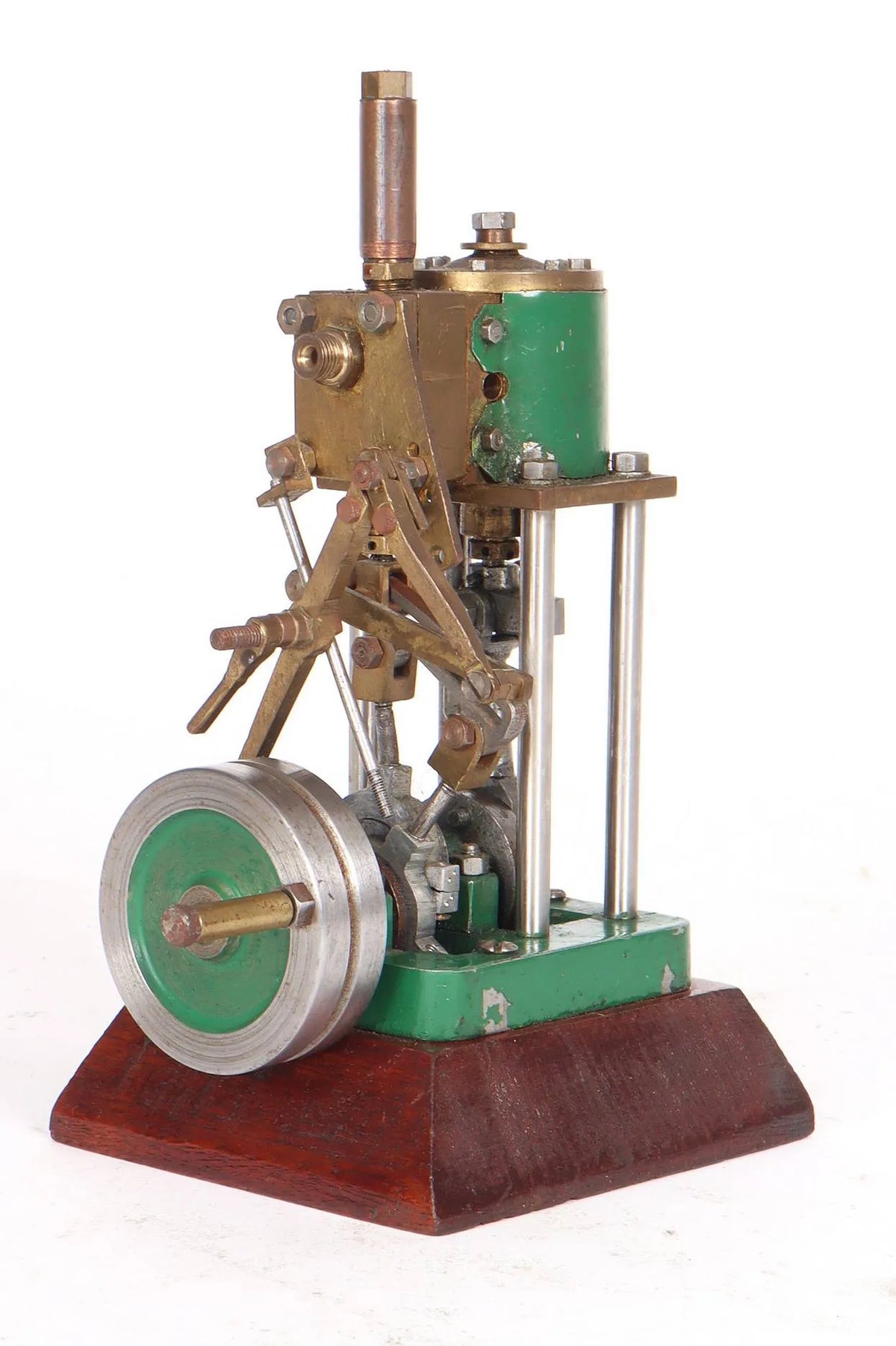 Single cylinder vertical engine with Stephensons reversing gear