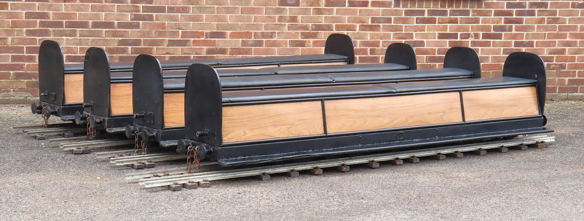 Four 7 1/4 inch gauge vacuum braked coaches
