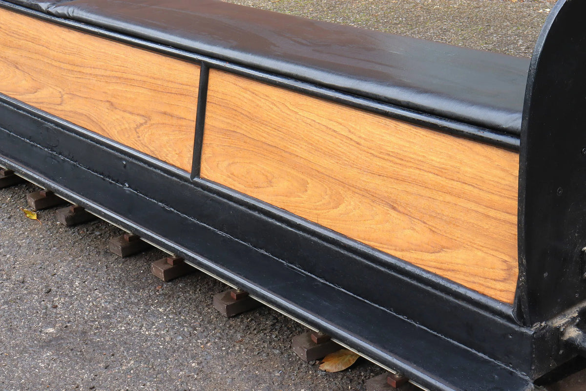 Four 7 1/4 inch gauge vacuum braked coaches