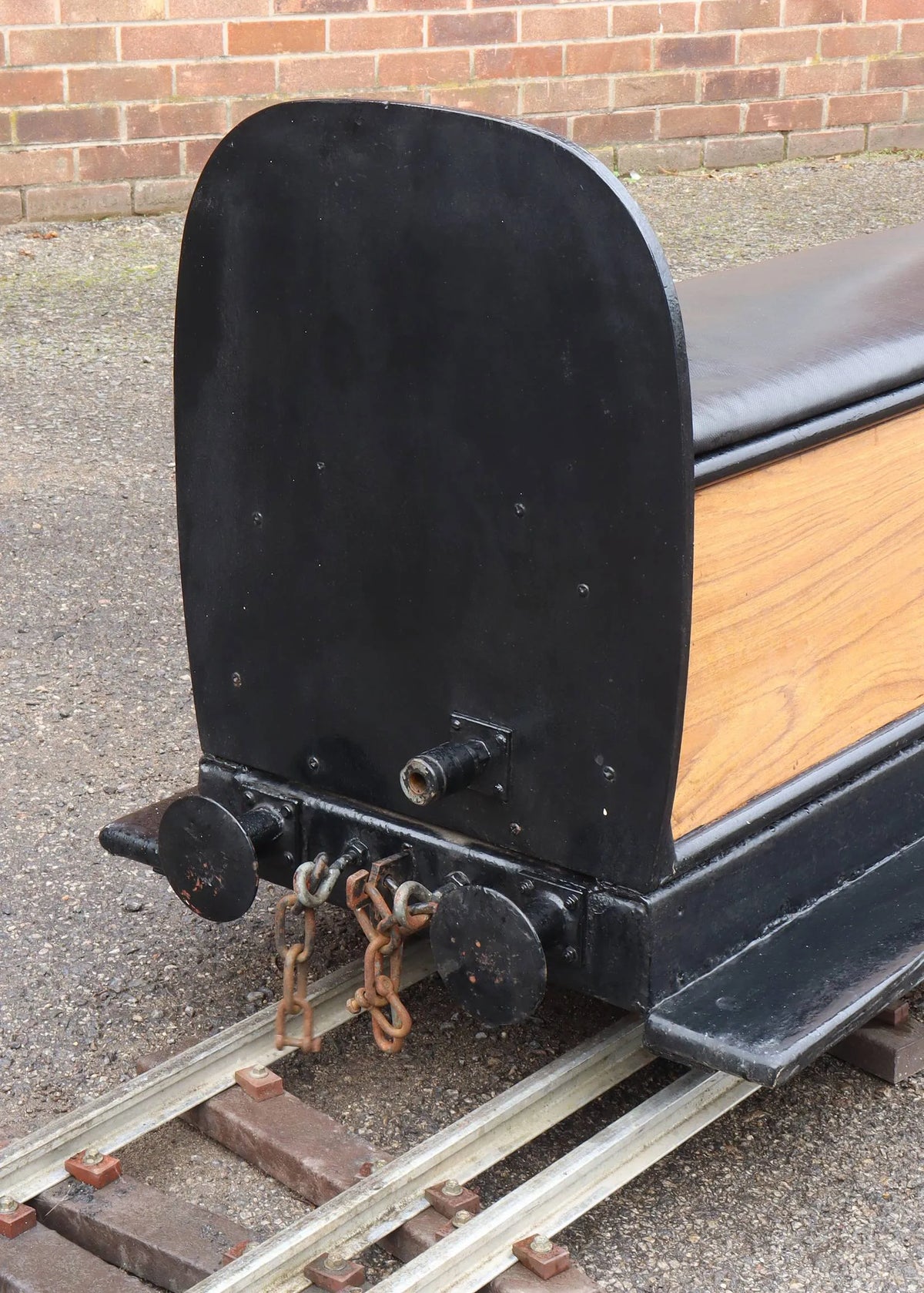 Four 7 1/4 inch gauge vacuum braked coaches