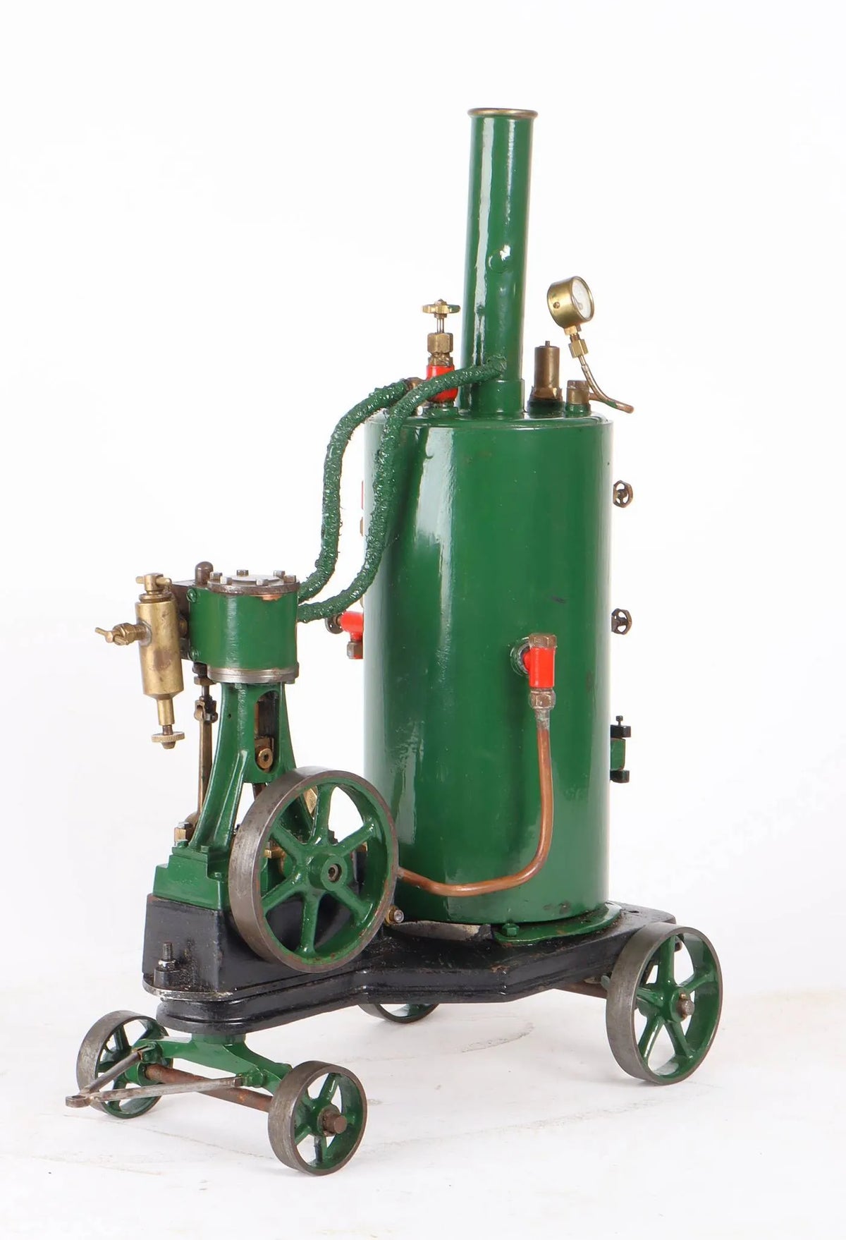 Dairy engine with vertical boiler