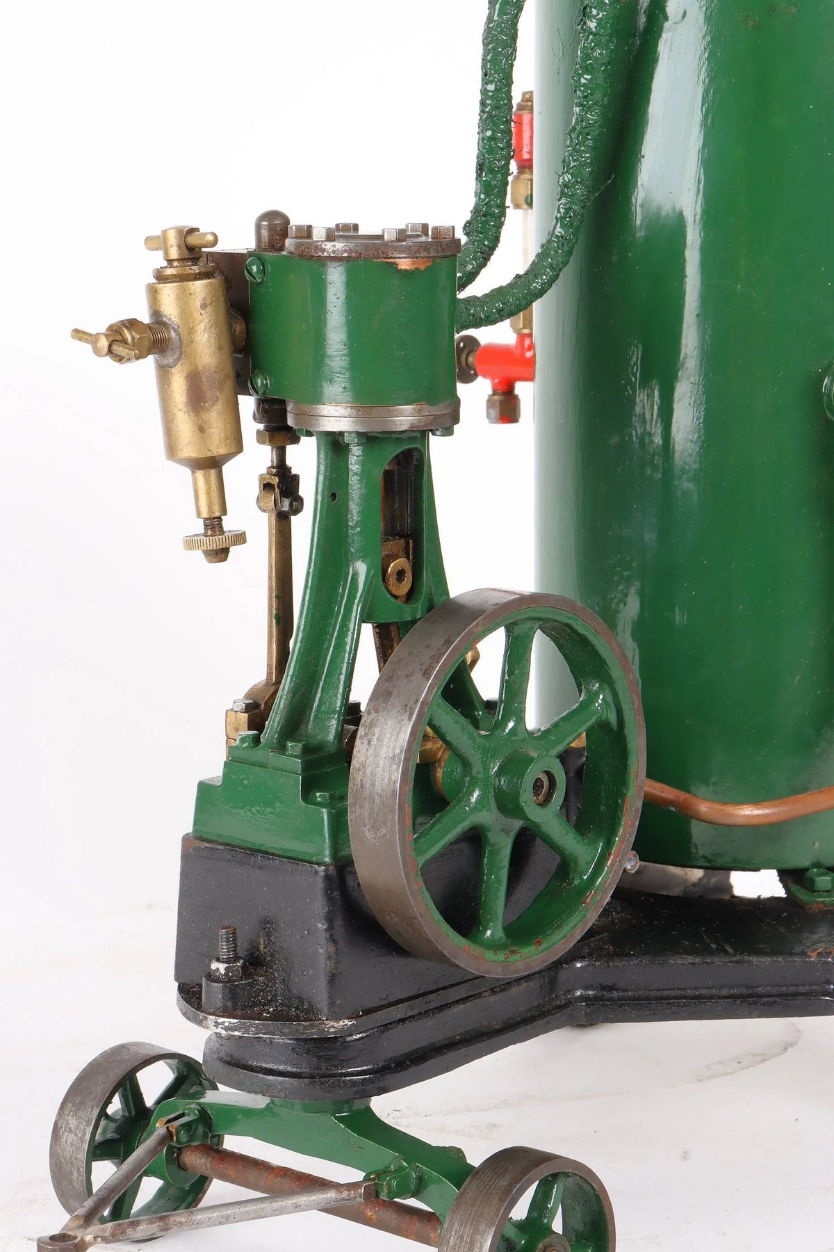 Dairy engine with vertical boiler