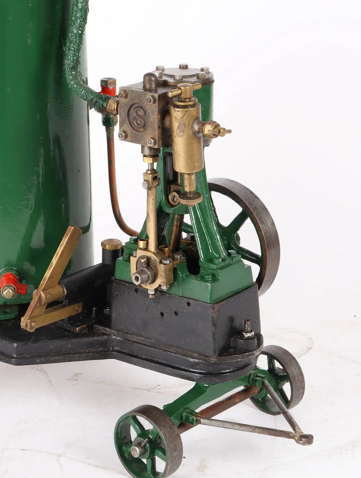 Dairy engine with vertical boiler