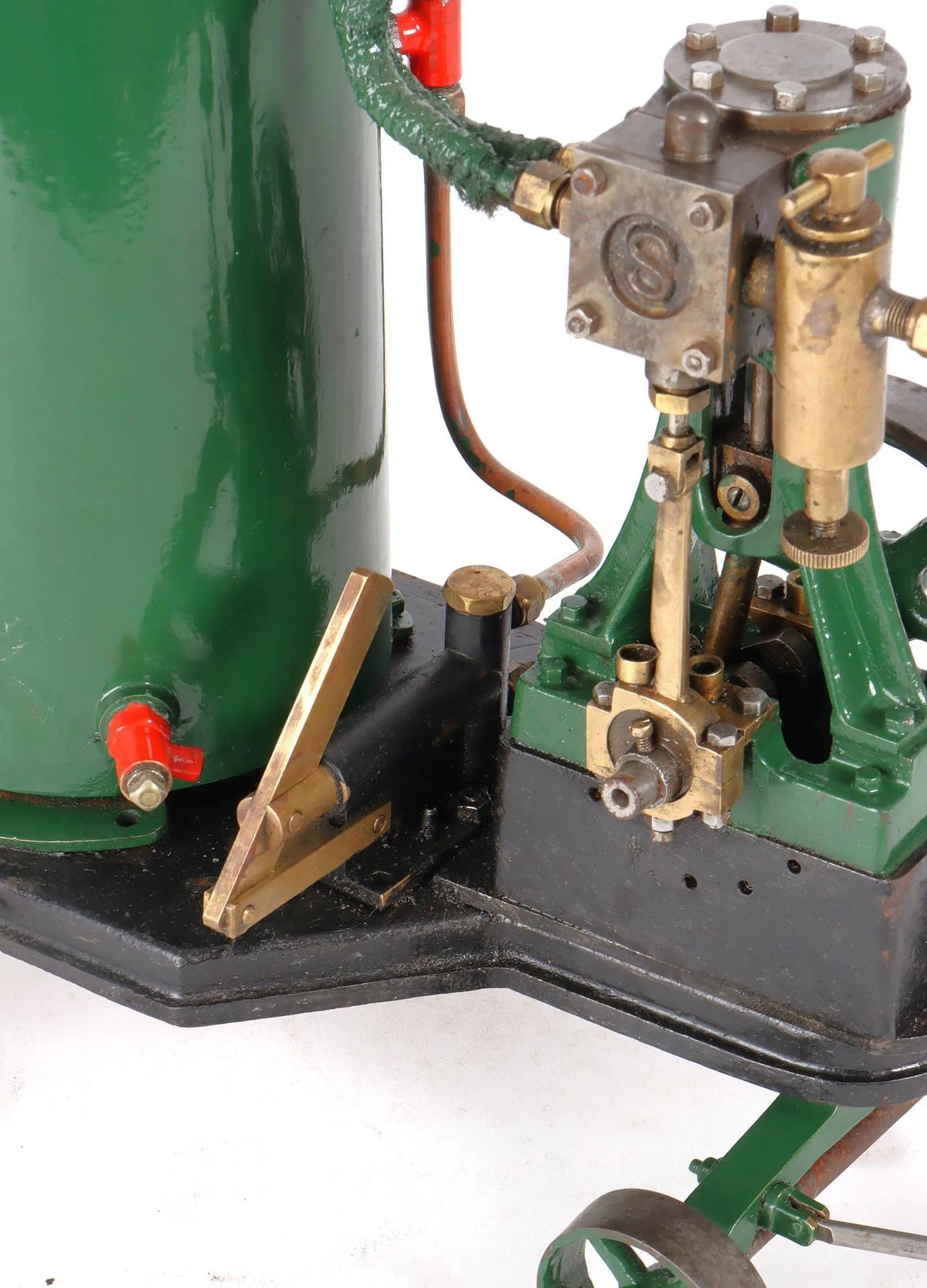 Dairy engine with vertical boiler
