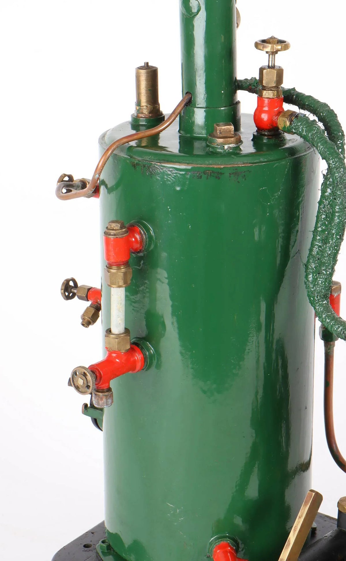Dairy engine with vertical boiler