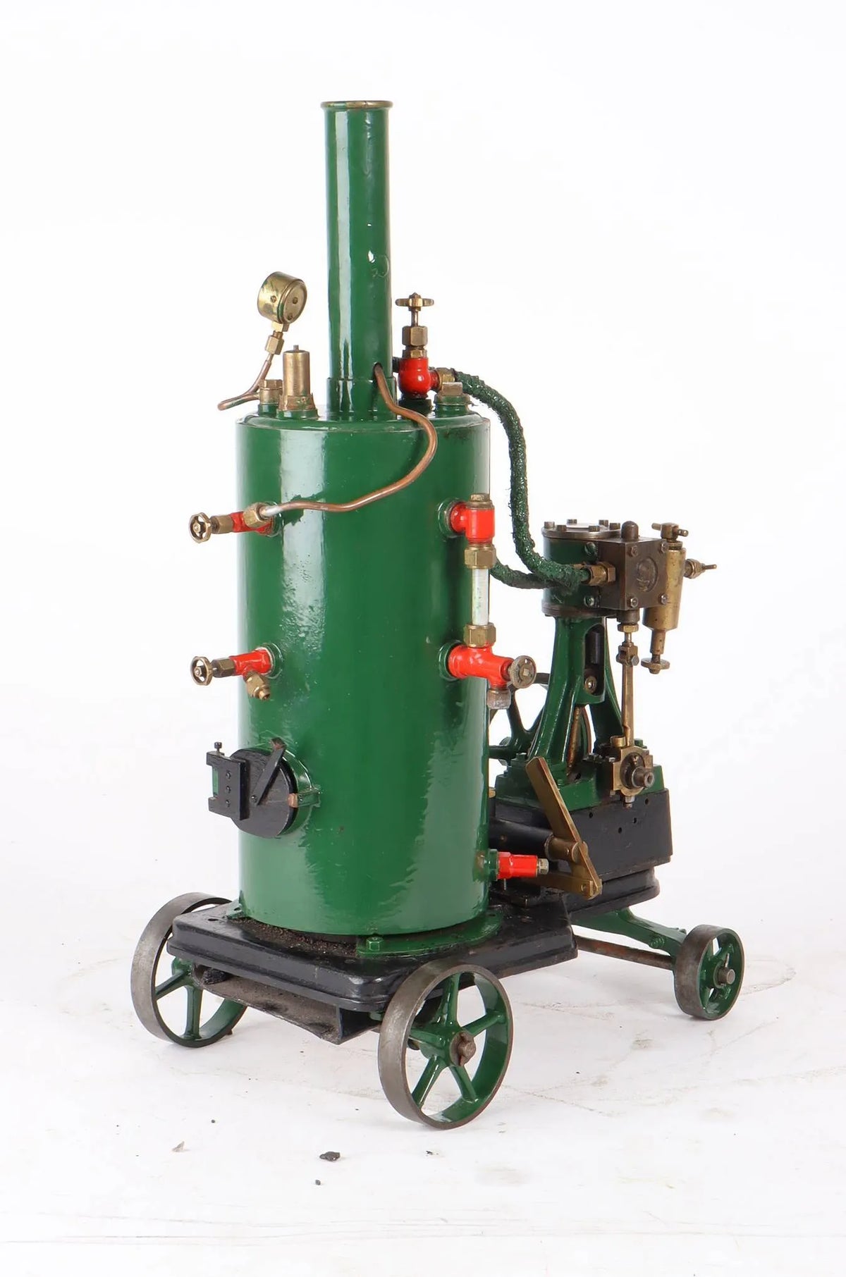 Dairy engine with vertical boiler