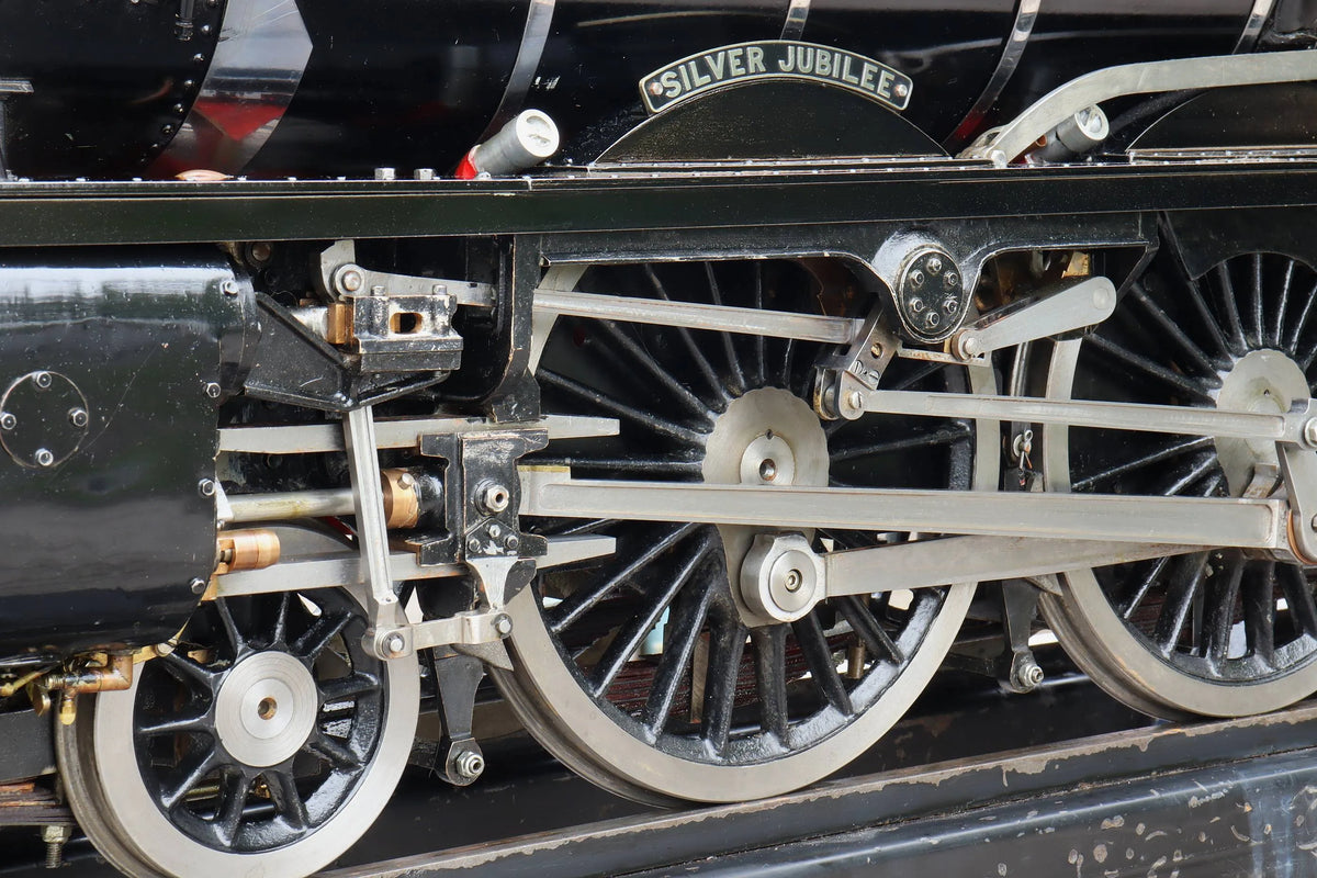 5 inch gauge LMS 4-6-0 No. 5552 "Silver Jubilee"