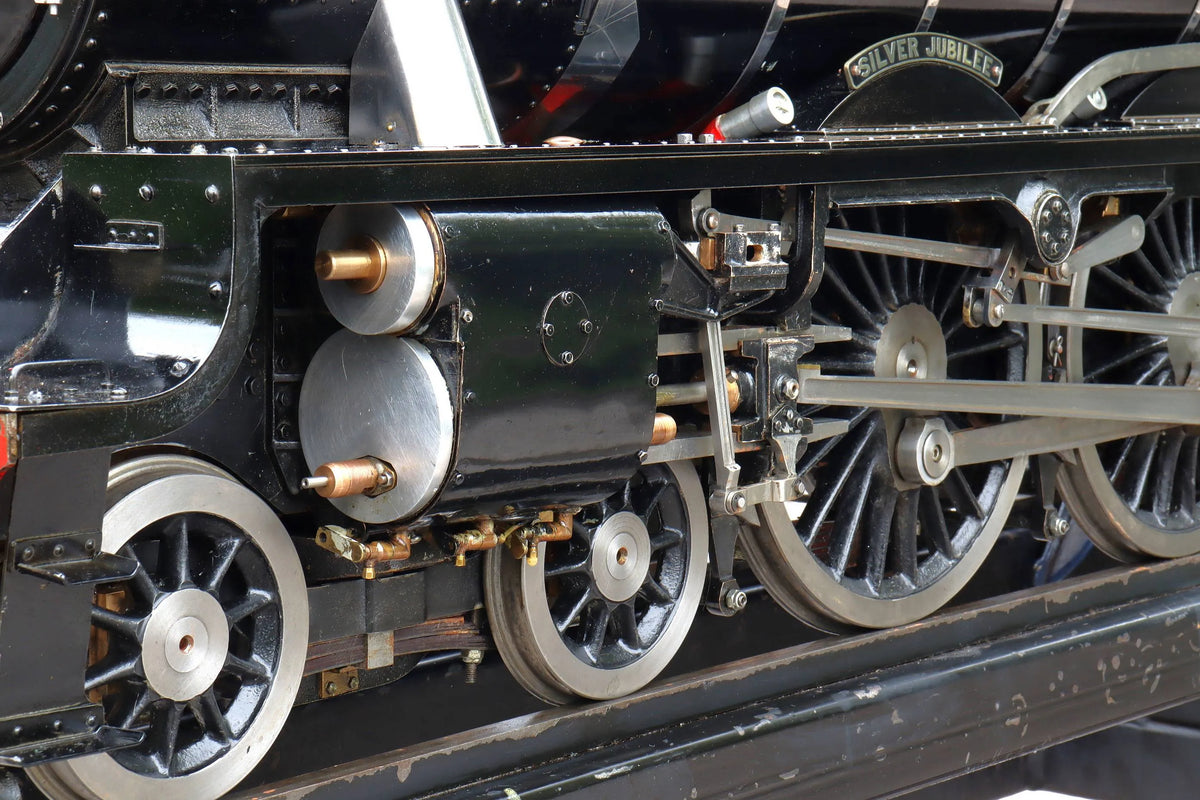 5 inch gauge LMS 4-6-0 No. 5552 "Silver Jubilee"