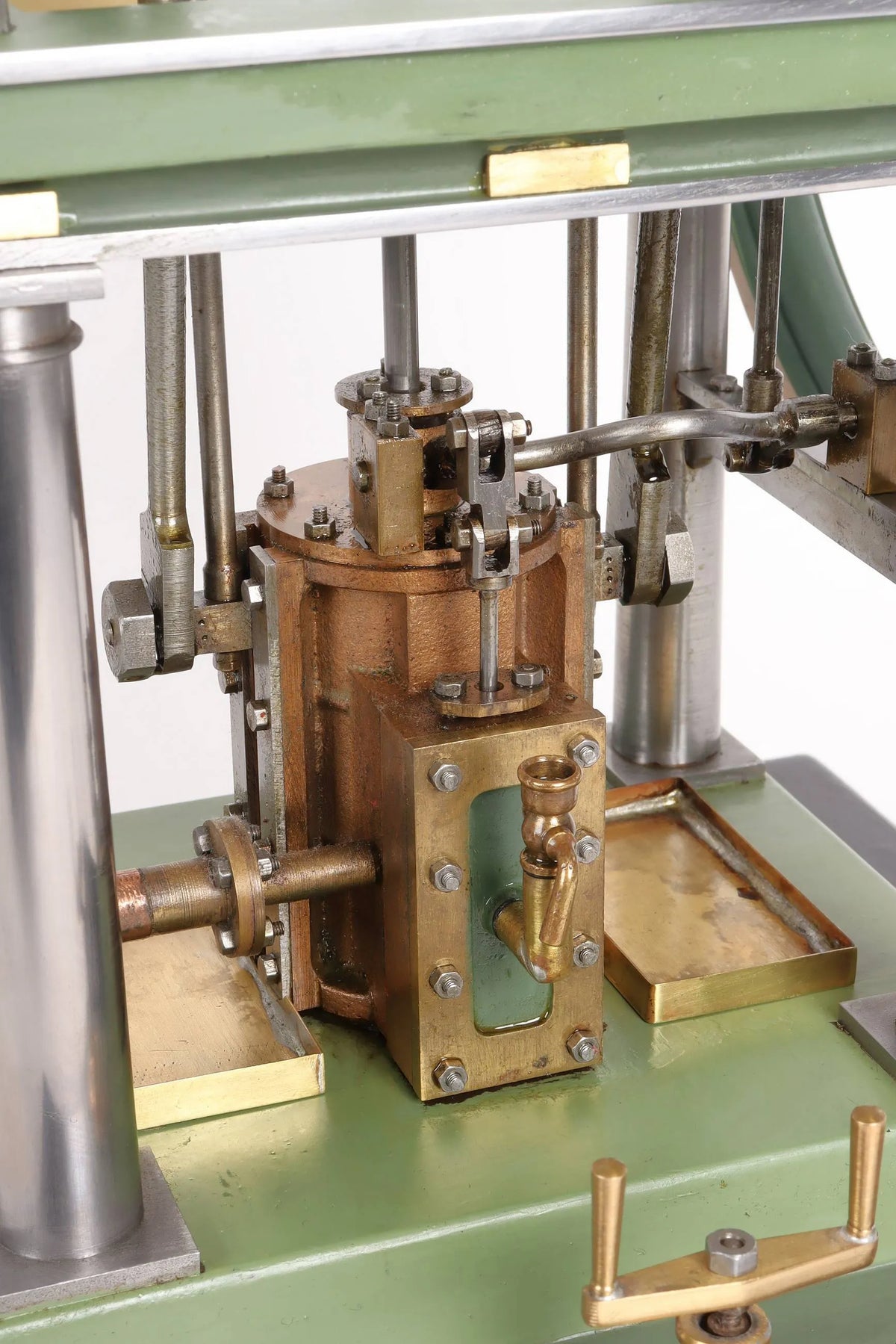 Four pillar overcrank engine