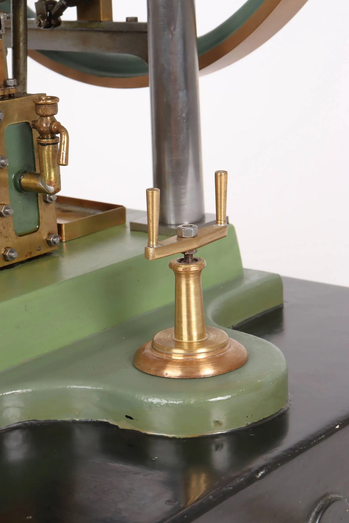 Four pillar overcrank engine